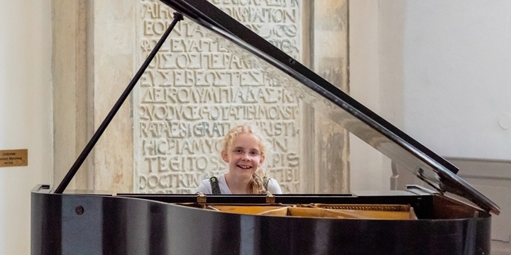 Elsa Johanna Staemmler am Klavier