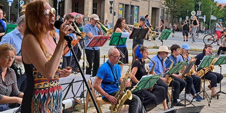 Auftritt Big Band auf dem Jenaer Holzmarkt