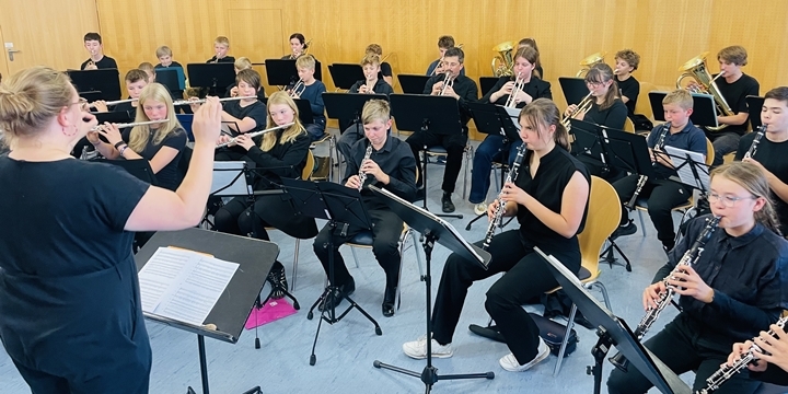 2025 Bläserensemble spielt beim Kooperationskonzert 