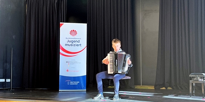 Jugend musiziert 2022, Hans Friedrich Wöhl spielt Akkkordeon