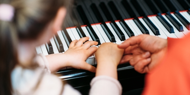 Tag der offenen Tür 2019 Klavier ausprobieren  ©Christoph Worsch, Tag der offenen Tür 2019