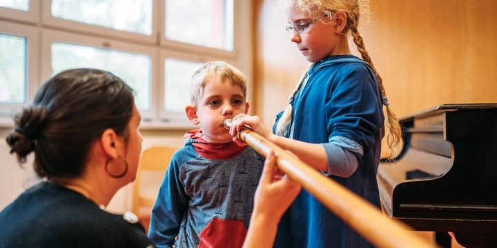Tag der offenen Tür 2019 Alphorn ausprobieren  ©Christoph Worsch, Tag der offenen Tür 2019