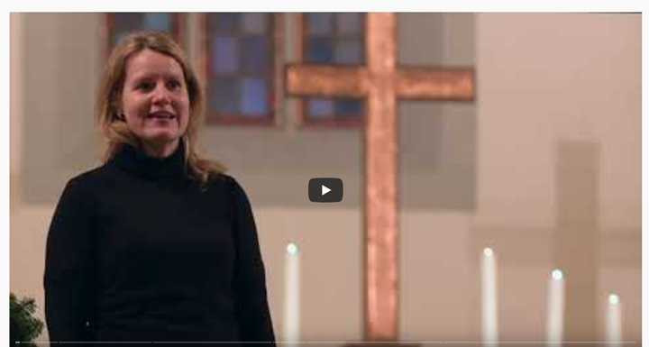 Yvonne Krüger, Schulleiterin begrüßt in der Stadtkirche