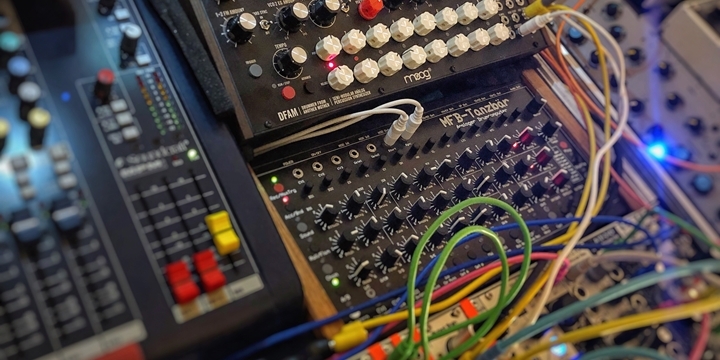 Geräte für die Erzeugung von elektroakustische Musik